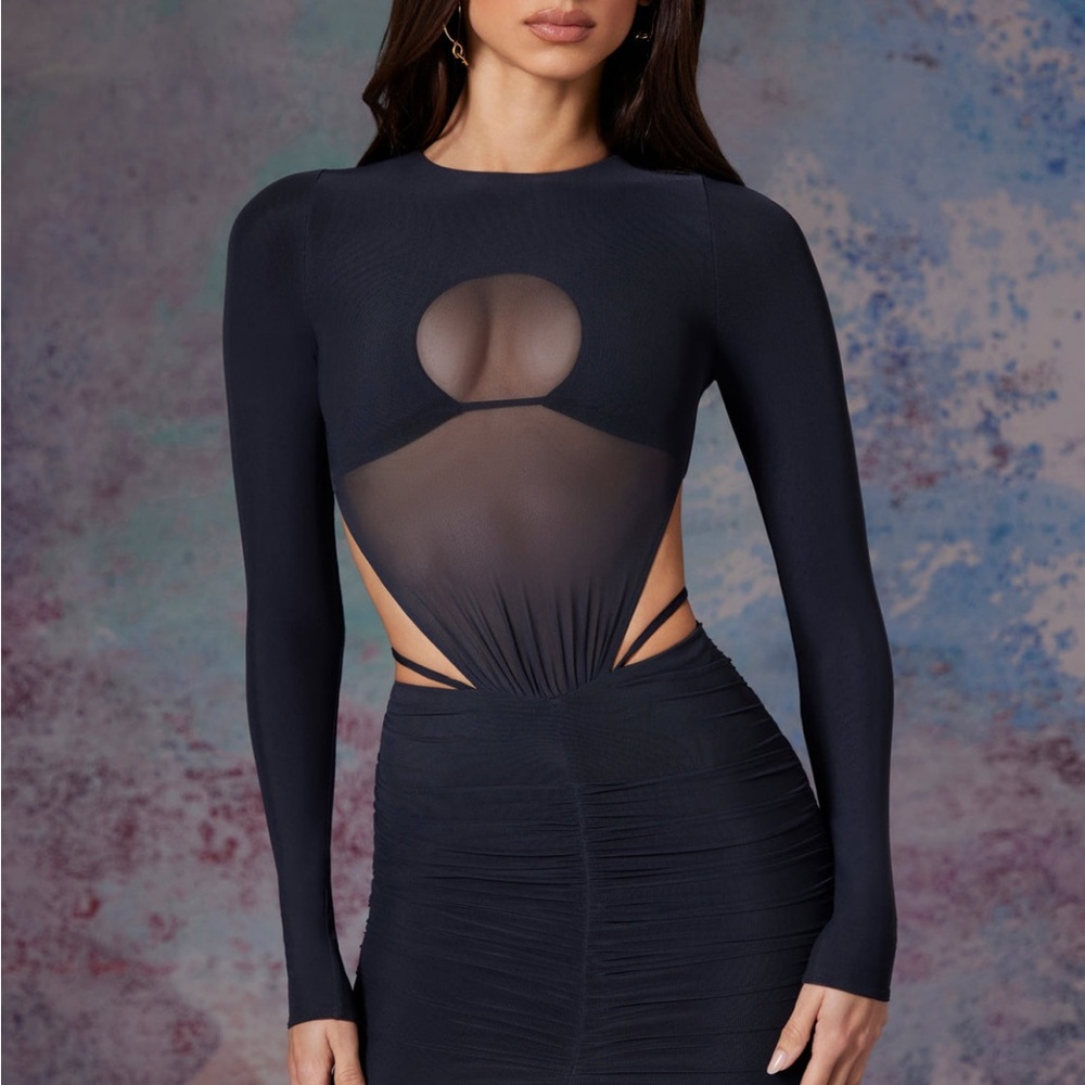 Oh Polly BRIAR
Long Sleeve Cut Out Mini Dress in Black
6